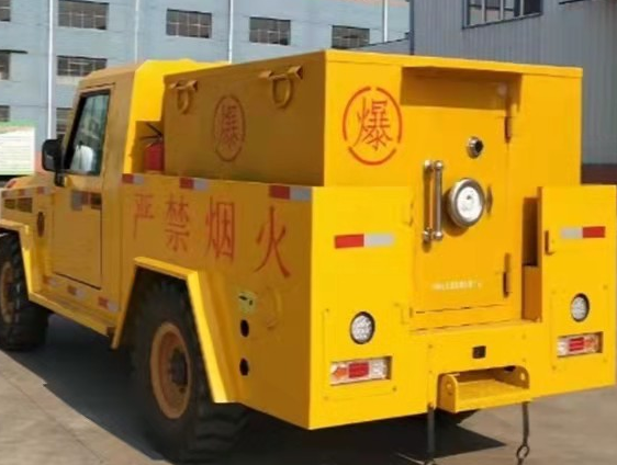 双湖凯龙爆破器材运输车：保障爆破任务的安全运行
