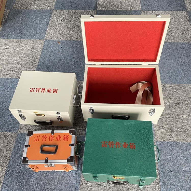 双湖爆破工程作业箱如何选择？玻璃钢与传统材质的全面对比